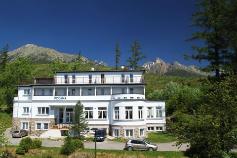 Property building, Facade/entrance, Natural landscape, Summer, Mountain view, Parking