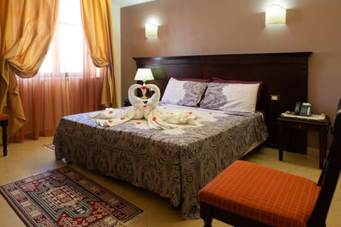Bedroom, City view