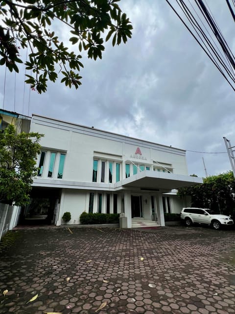 Property building, Day