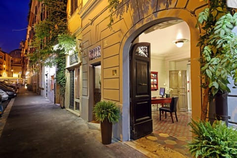 Facade/entrance