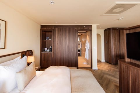 Bathroom, Coffee/tea facilities, Bedroom, furniture, soundproof