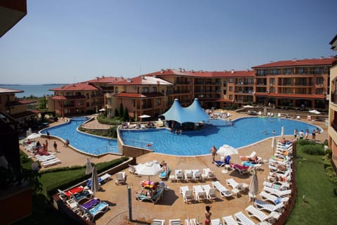 Bird's eye view, Pool view