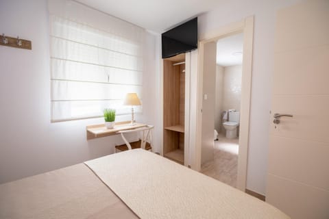 Bed, Other, Photo of the whole room, Decorative detail