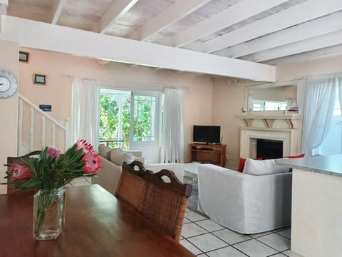 TV and multimedia, Living room, Dining area