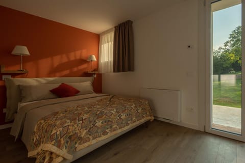 Bed, Photo of the whole room, Bedroom, Garden view