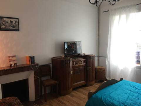 TV and multimedia, Photo of the whole room, Bedroom