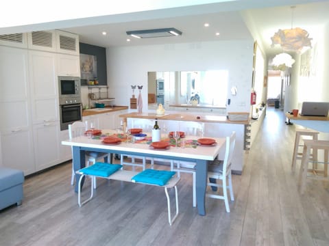 Kitchen or kitchenette, Living room, Dining area