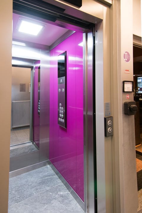 Area and facilities, elevator, acessibility