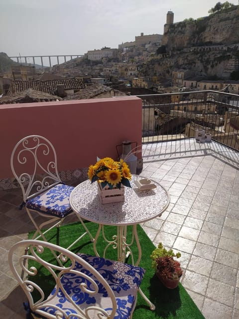 Natural landscape, View (from property/room), Balcony/Terrace, City view, Mountain view