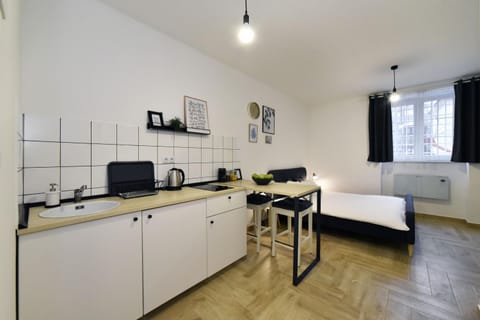 TV and multimedia, Coffee/tea facilities, Kitchen or kitchenette, Living room, Dining area