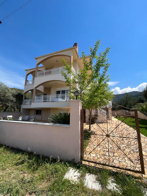 Property building, Garden, Garden view