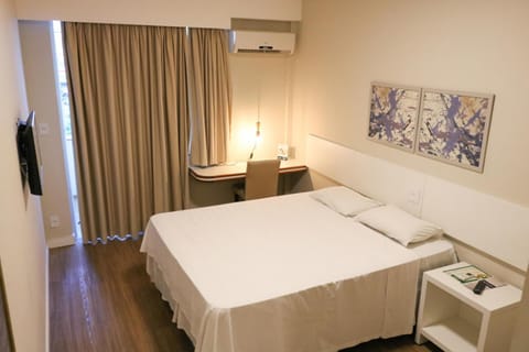 Bed, TV and multimedia, Photo of the whole room, Bedroom, air conditioner