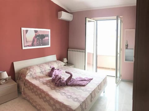 Bed, Balcony/Terrace, Bedroom