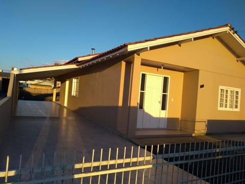 Communal lounge/ TV room, Facade/entrance, BBQ facilities, Communal kitchen, Area and facilities