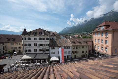 Neighbourhood, Street view