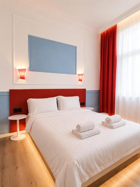 Bed, Decorative detail, Bedroom, towels