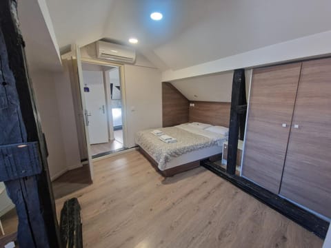 Bed, Bedroom, wardrobe, air conditioner