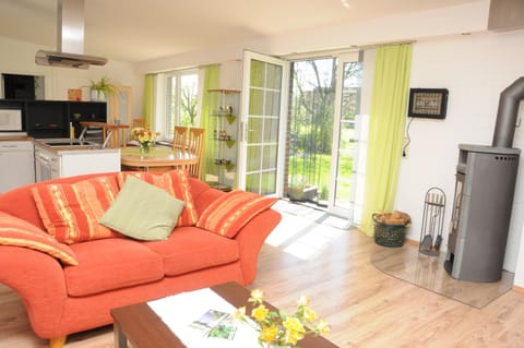 Garden, Balcony/Terrace, Living room, Seating area, Dining area, Garden view