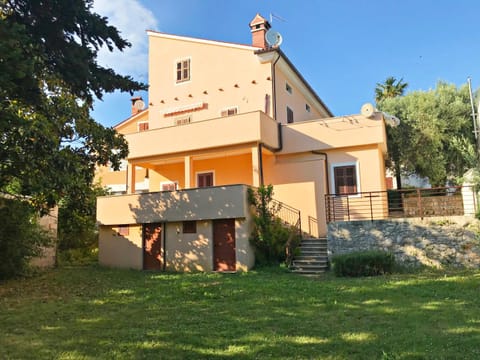 Property building, BBQ facilities, Balcony/Terrace