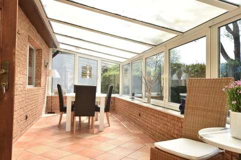 Photo of the whole room, Dining area