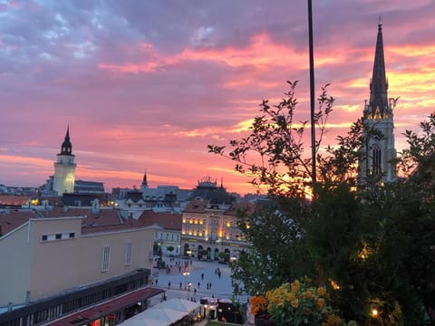 Summer, Photo of the whole room, Decorative detail, City view, Landmark view, Sunset