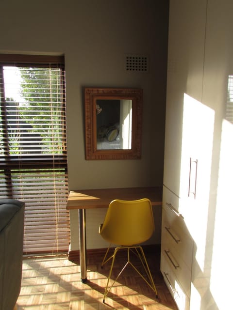 Live Like a Local: Studio 29 @ 25 Market street Apartment in Stellenbosch