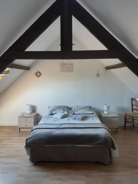 Photo of the whole room, Sea view