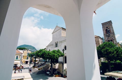 Property building, Nearby landmark, Balcony/Terrace, City view, Landmark view, Location