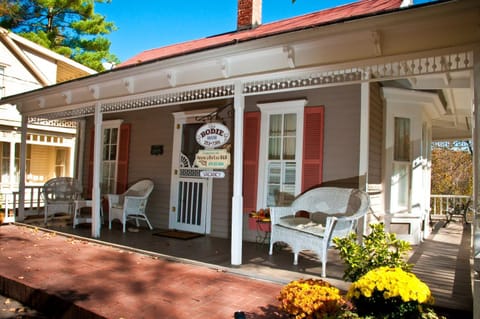 Property building, Patio, Balcony/Terrace