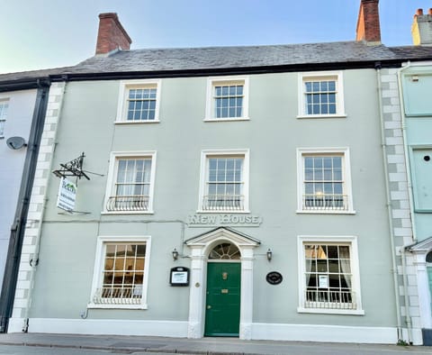 The Beacons Guest House Bed and Breakfast in Llanfaes