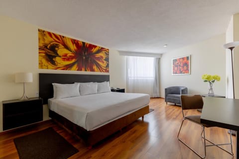 Bed, TV and multimedia, Bedroom