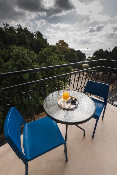 Balcony/Terrace, City view