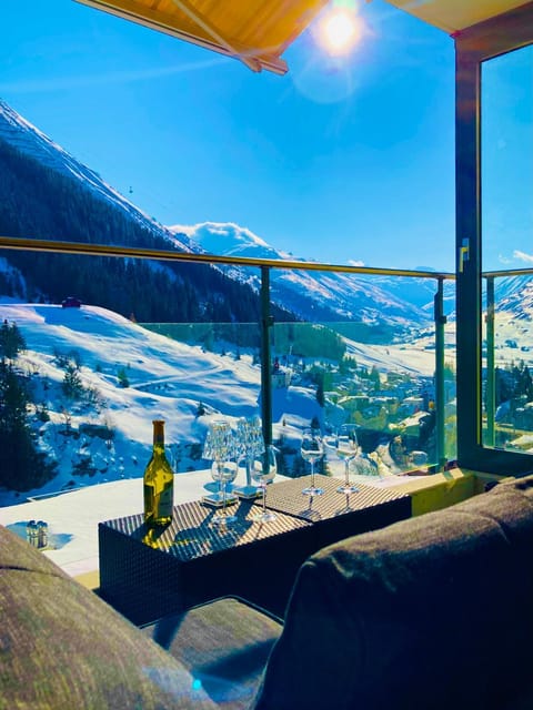 Balcony/Terrace, Mountain view
