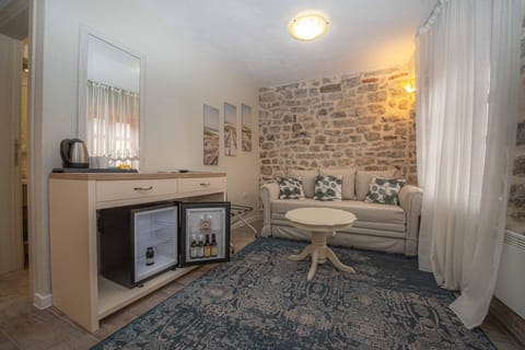 Coffee/tea facilities, Living room, Seating area