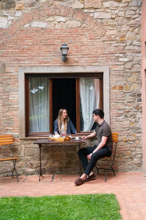 Entertainment, Breakfast