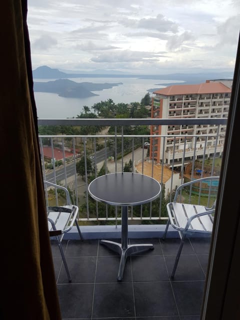 View (from property/room), Lake view, Landmark view