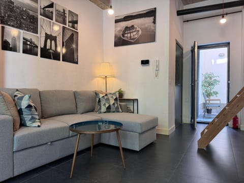 Modern cozy studio with backyard Vacation rental in Antwerp