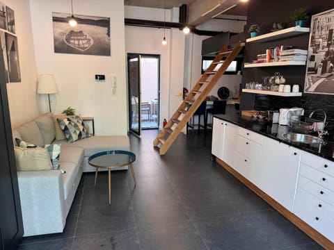 Modern cozy studio with backyard Vacation rental in Antwerp