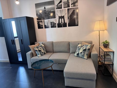 Modern cozy studio with backyard Vacation rental in Antwerp