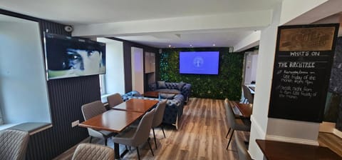 TV and multimedia, Seating area, Evening entertainment