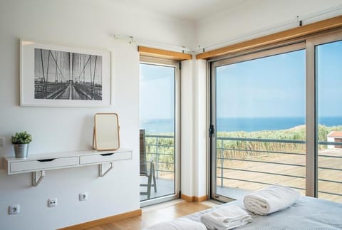 Bed, Natural landscape, View (from property/room), Balcony/Terrace, Photo of the whole room, Bedroom, Sea view, towels