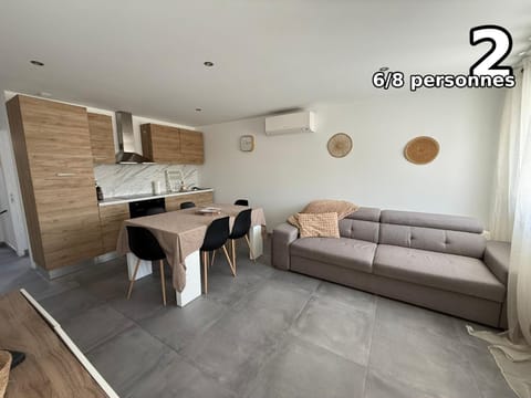 Kitchen or kitchenette, Living room, Seating area, Dining area