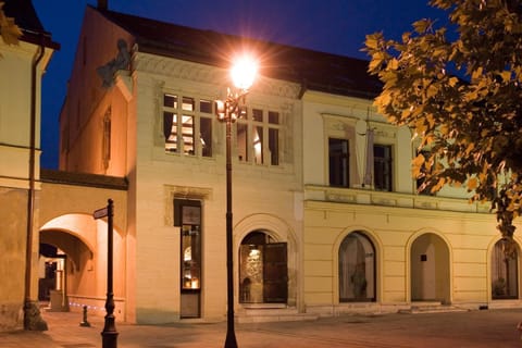Facade/entrance