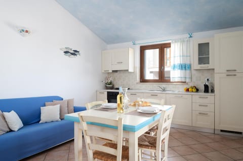 Kitchen or kitchenette, Living room, Seating area, Dining area, pet friendly