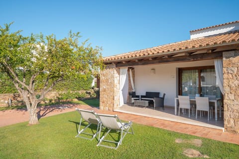 Property building, Garden, Garden view, sunbed