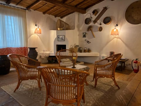 Communal lounge/ TV room, Decorative detail, Breakfast