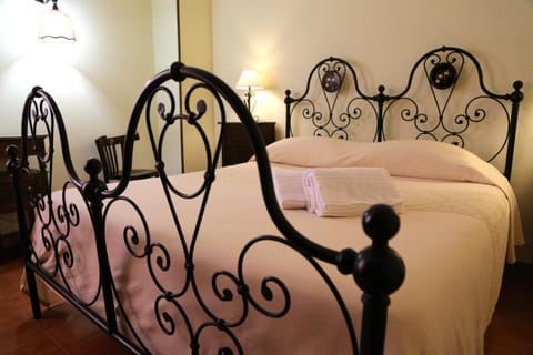 Shower, Bed, Bathroom, Coffee/tea facilities, Photo of the whole room, Bedroom, bidet, heating, towels, wardrobe, air conditioner