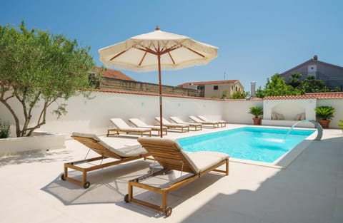 Swimming pool, sunbed