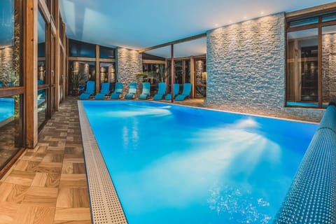 Spring, Night, Winter, Summer, Decorative detail, Autumn, On site, Garden view, Swimming pool