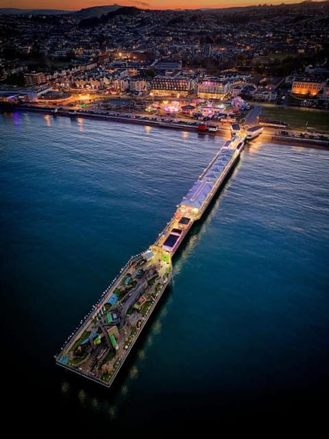 BARBIE GUEST HOUSE , On Ground Floor a 2 Bedroom Garden Apartment with Private Car Space , Opposite Paignton Pier , 2 Double Beds , 2 Single beds Kitchen & Air Fryer , Reception to Help you Bed and Breakfast in Paignton